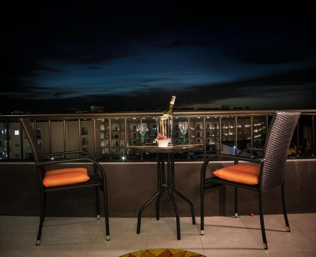 Manor Court Luxury Apartment 圣保罗湾城 外观 照片